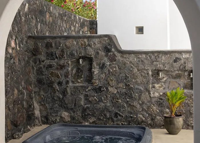 Hotel Danae Santorini 4*