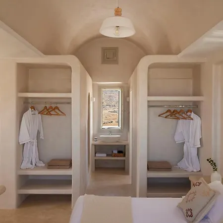 Отель Danae Santorini Ия