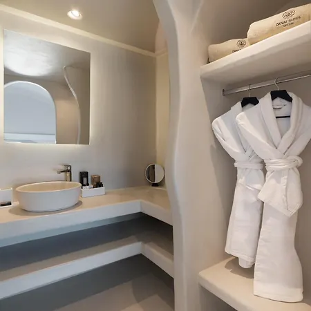Hotel Danae Santorini 4*