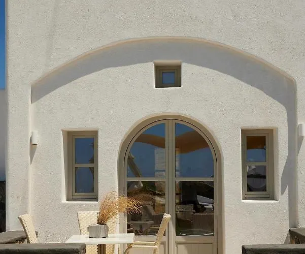 מלון Danae Santorini 4*